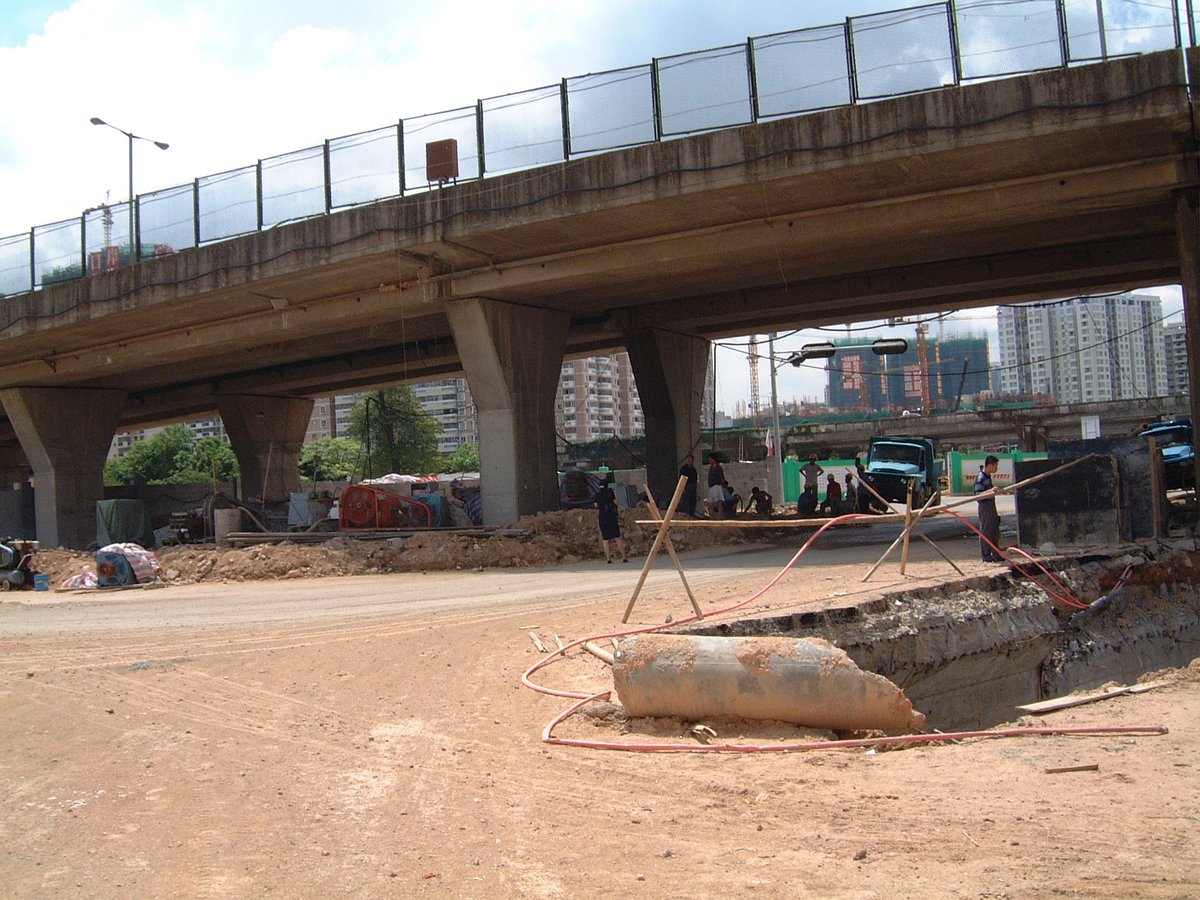 深圳地铁3C标大型桩基托换工程