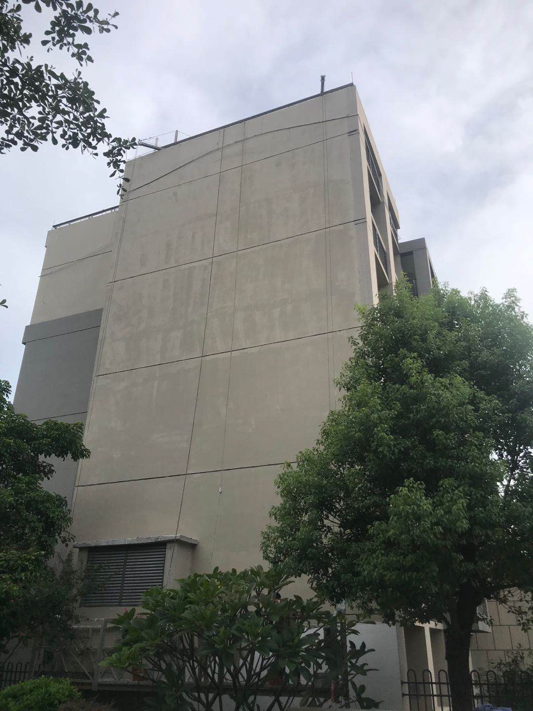 雅居乐小院溪流外墙补漏翻新工程