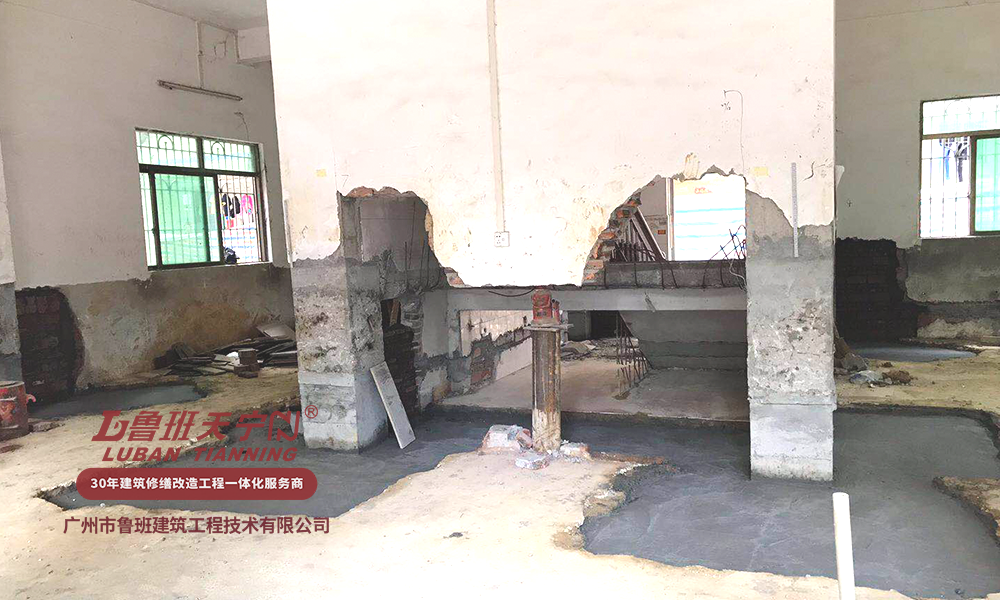 深圳观澜花园三栋民房纠偏