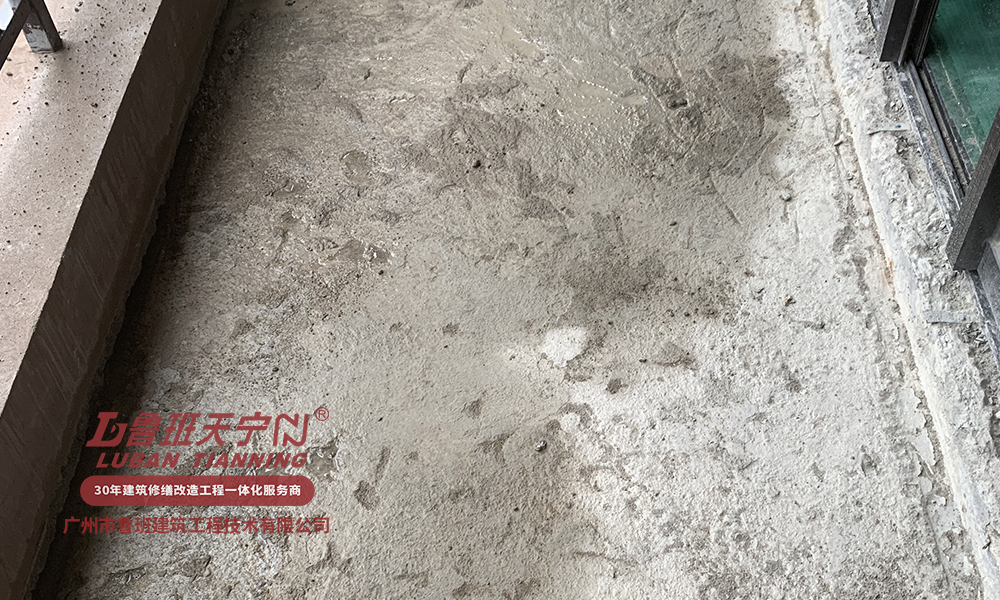 防水补漏-打凿至结构板.png